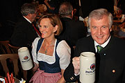 Ministerpräsident Horst Seehofer mit Frau Karin (Foto: Martin Schmitz)